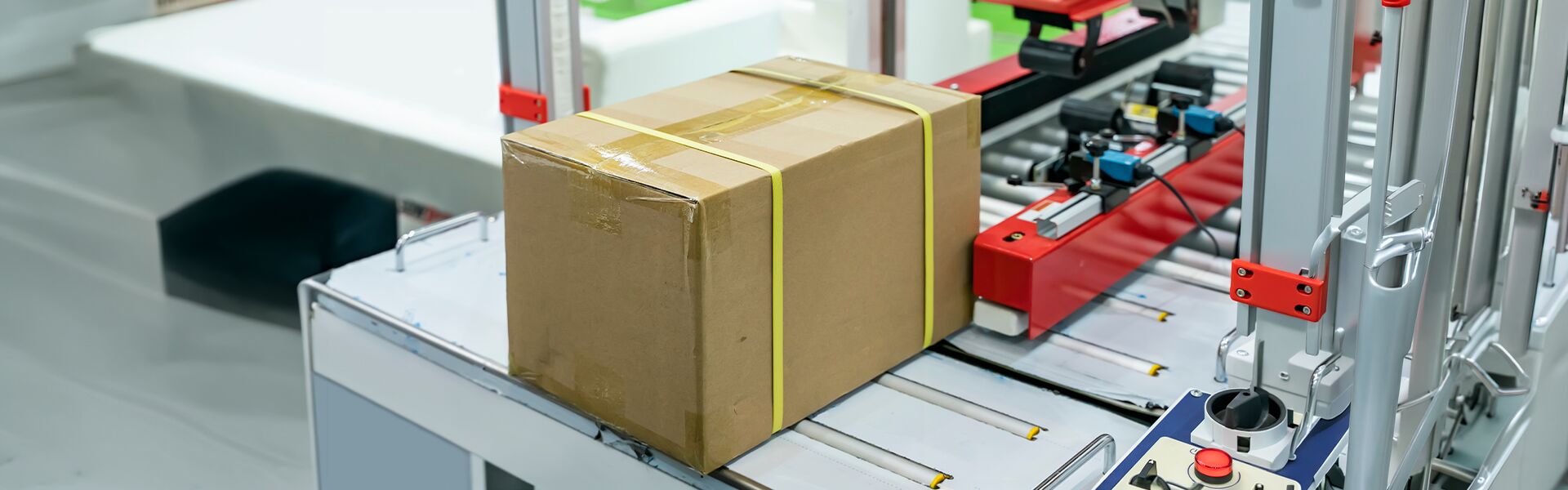 Case Packing Machines in Secondary Packaging: Benefits & Applications